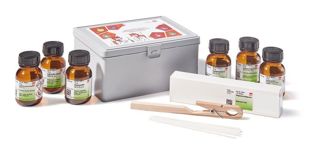 Flame Coloration Set 2, RbCl, CsCl, InCl3, CuCl2, BaSO4, Cu(NO3)2, 1 set, glass - Luminix Health
