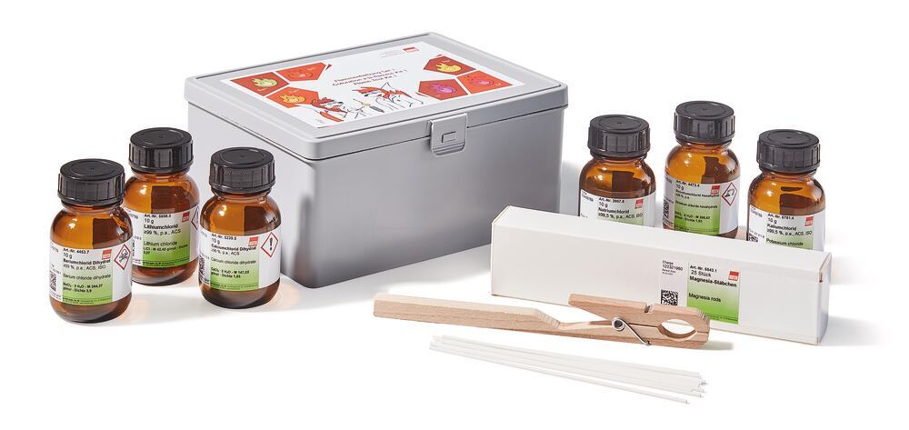 Flame Coloration Set 1, NaCl, KCl, BaCl2, SrCl2, LiCl, CaCl2, 1 set, glass - Luminix Health
